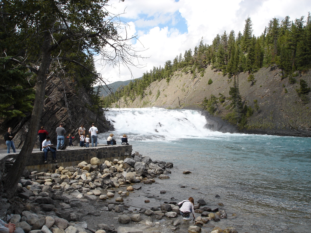 The Bow in a hurry — a pairing I still send people to after a cold hour up top. Photograph via Wikimedia Commons.