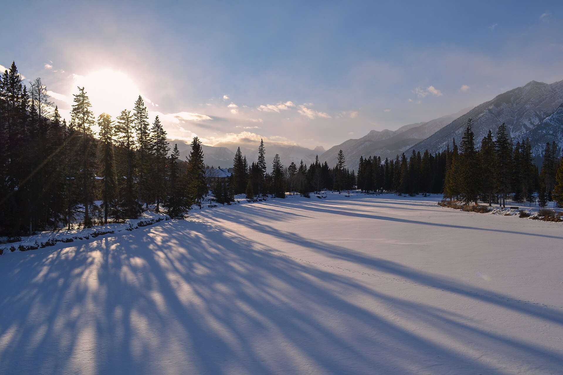 A frozen valley hour — winter on the ridge is quieter, and colder than the avenue admits. Photograph via Wikimedia Commons.